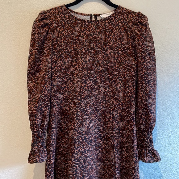 Sleek Black and Brown Print Long Sleeve Midi Dress! - Picture 3 of 13